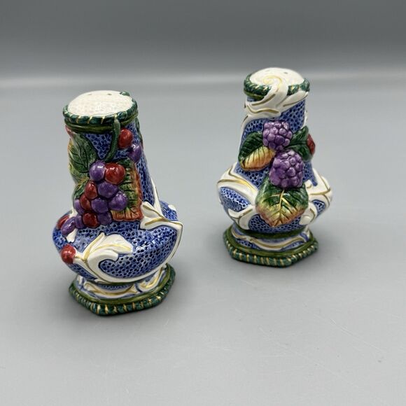 Fitz and Floyd Classics Fruit and Flower Salt and Pepper Shakers Grapes Berries - Picture 4 of 7